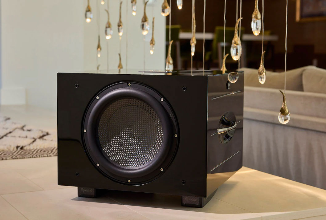 REL Carbon Special Black Label – Referentie in het middenformaat