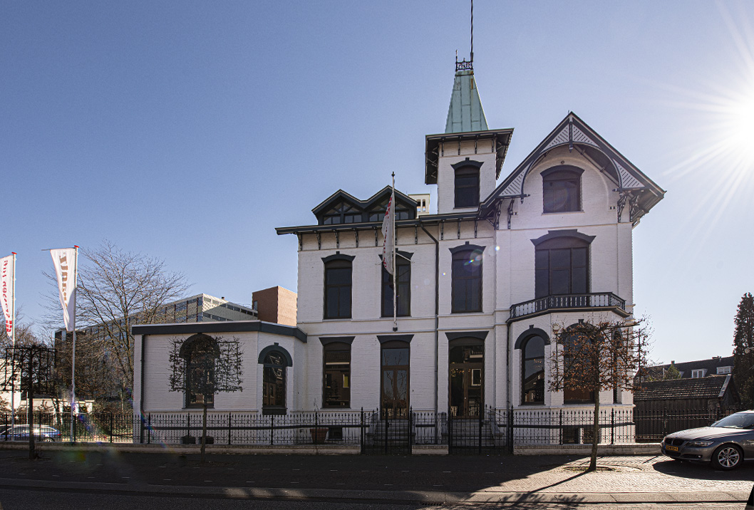 Palazzo luisterkasteel en winkel